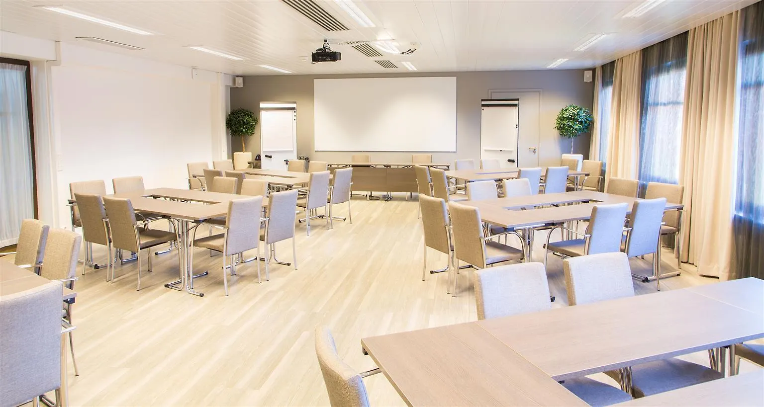 הלסינקי Hotel Haaga Central Park